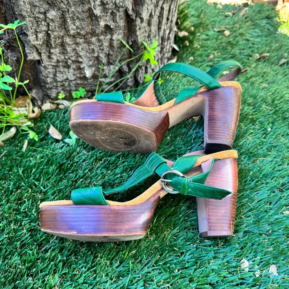 Biviel Green leather Platform heels